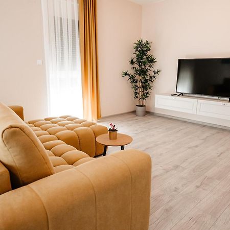 Sunrise View Apartment Oradea Buitenkant foto