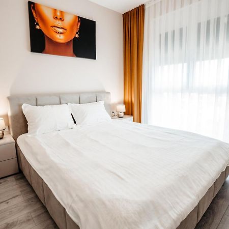 Sunrise View Apartment Oradea Buitenkant foto