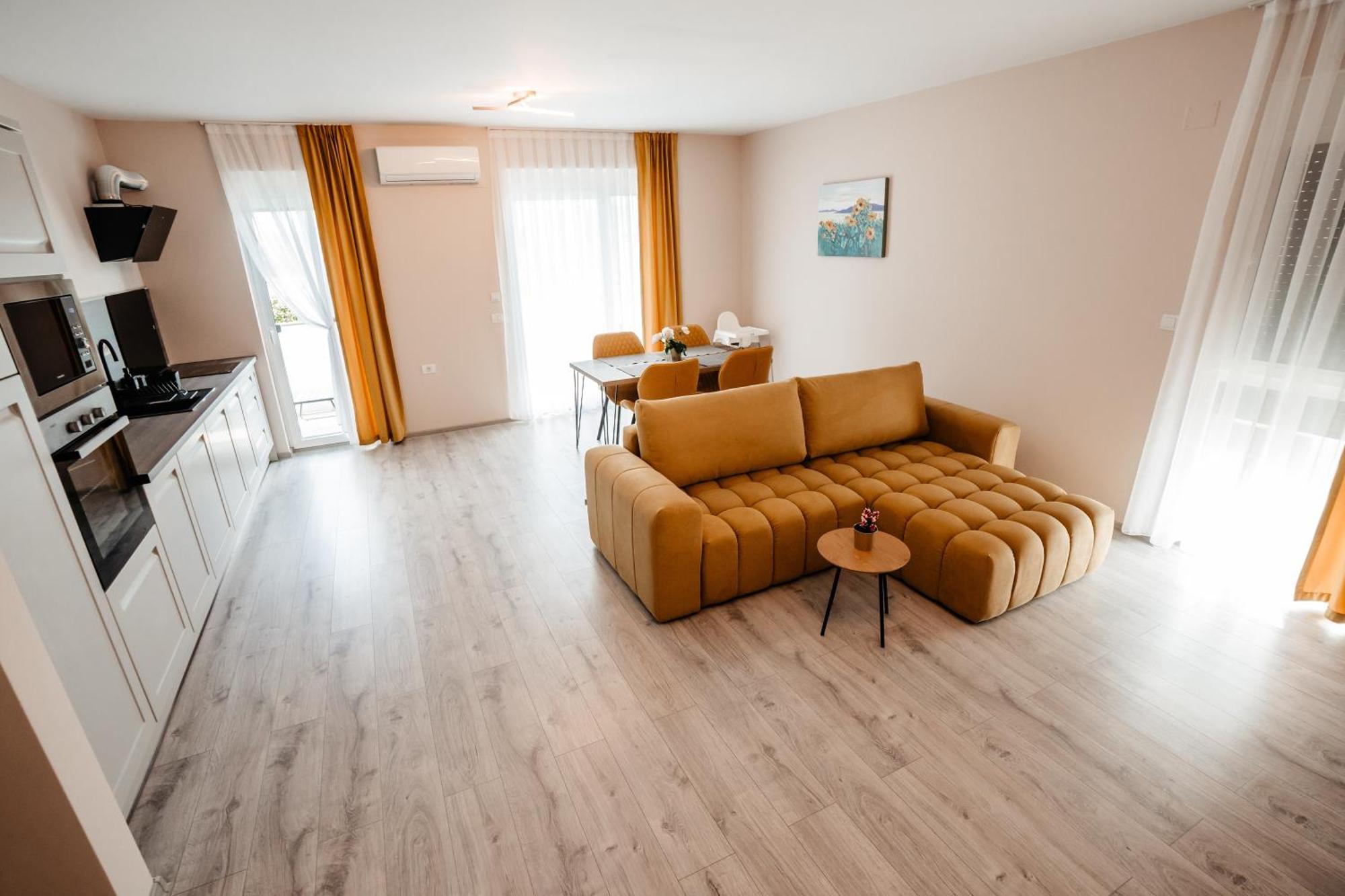 Sunrise View Apartment Oradea Buitenkant foto