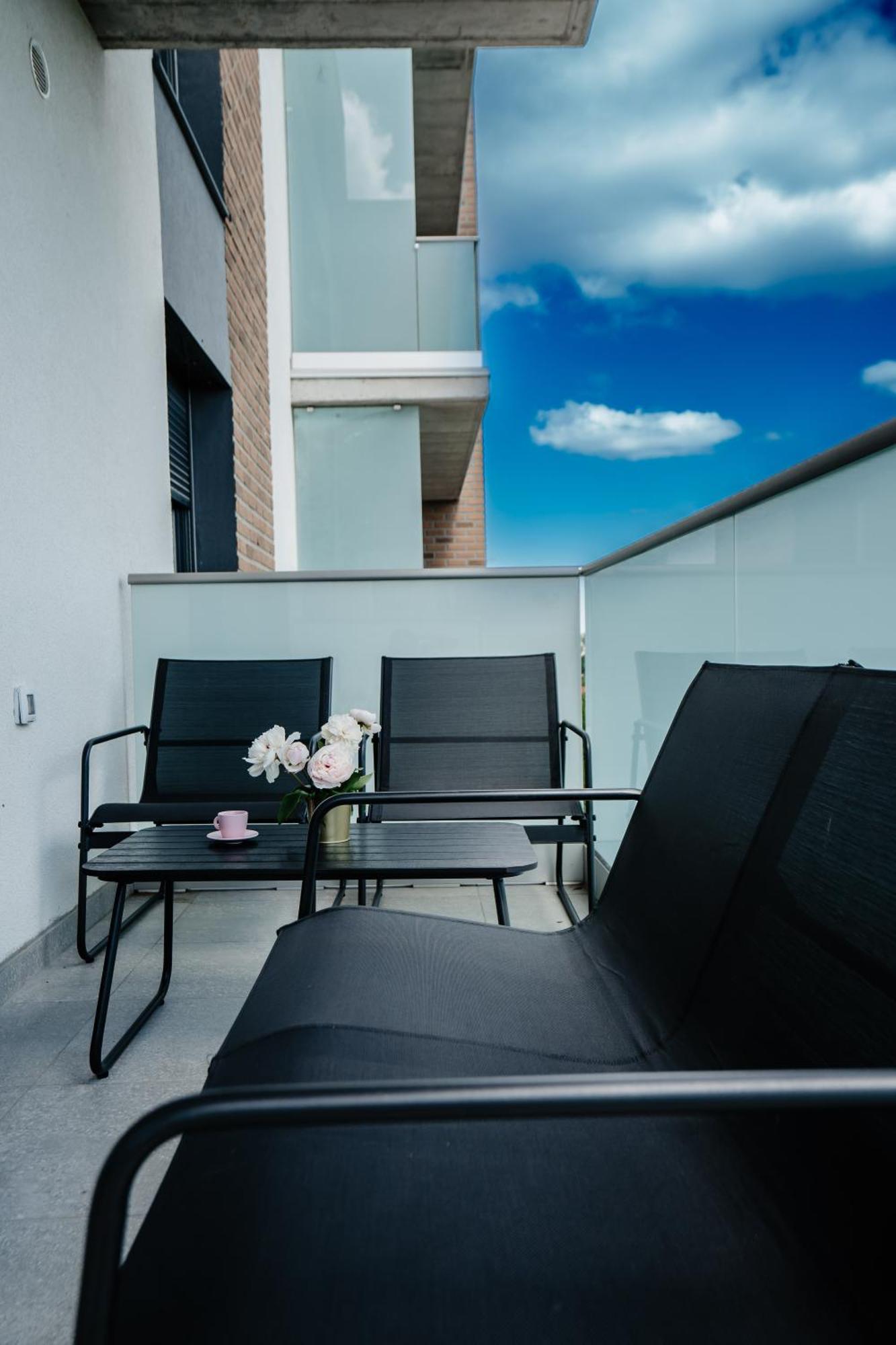 Sunrise View Apartment Oradea Buitenkant foto