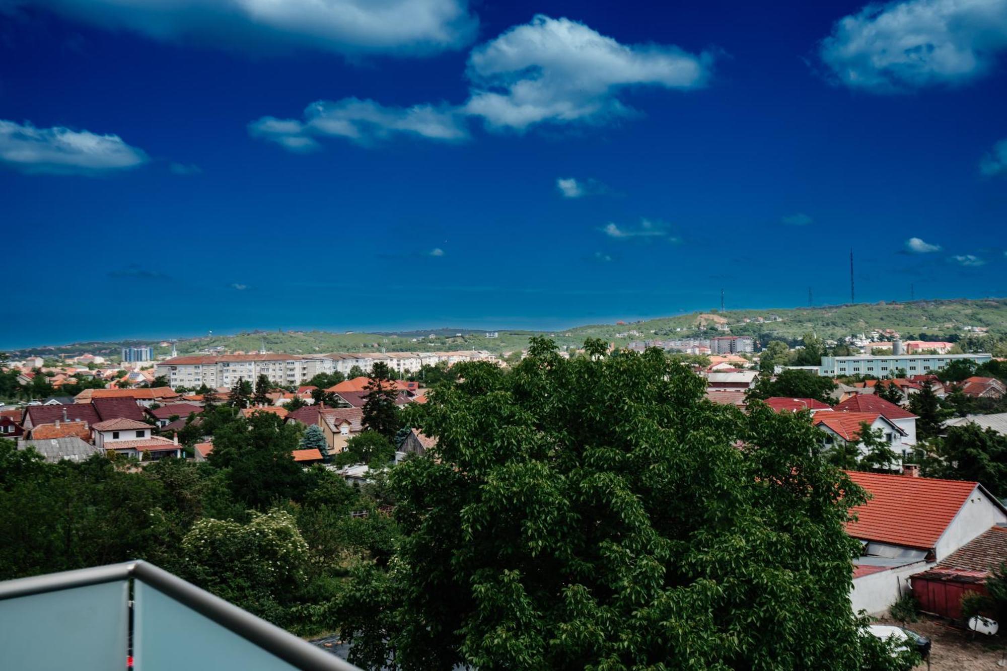 Sunrise View Apartment Oradea Buitenkant foto