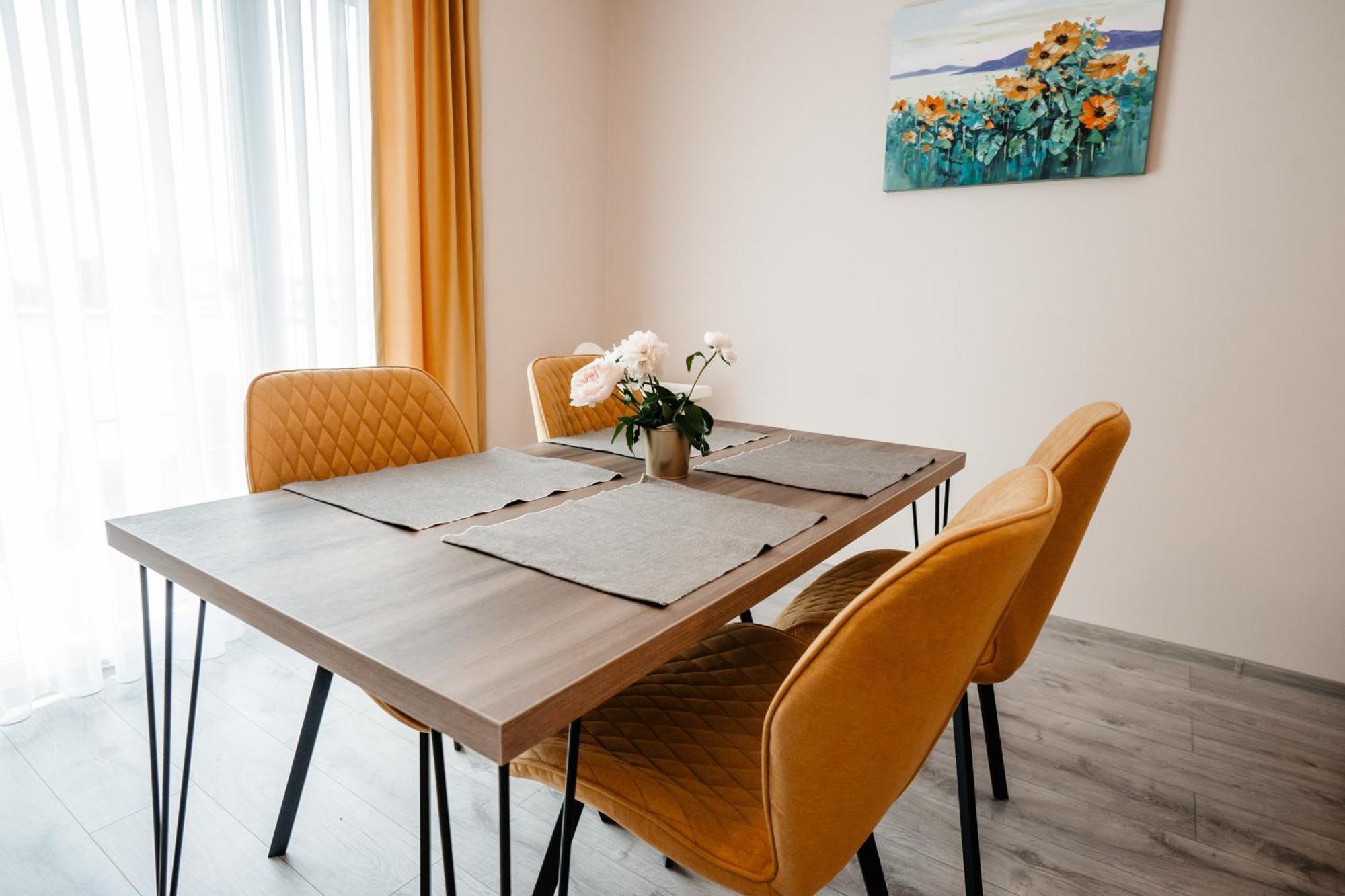 Sunrise View Apartment Oradea Buitenkant foto