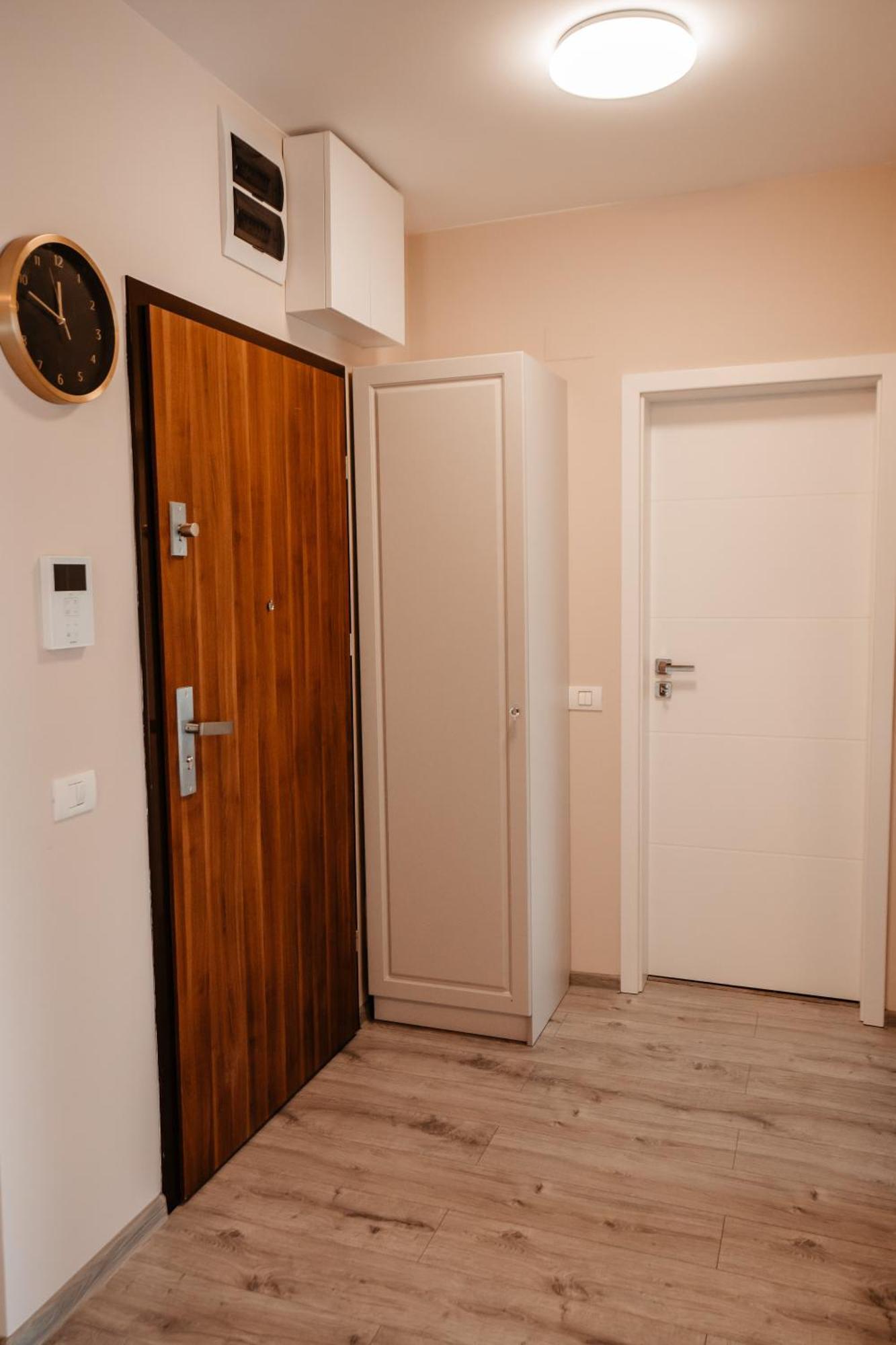Sunrise View Apartment Oradea Buitenkant foto